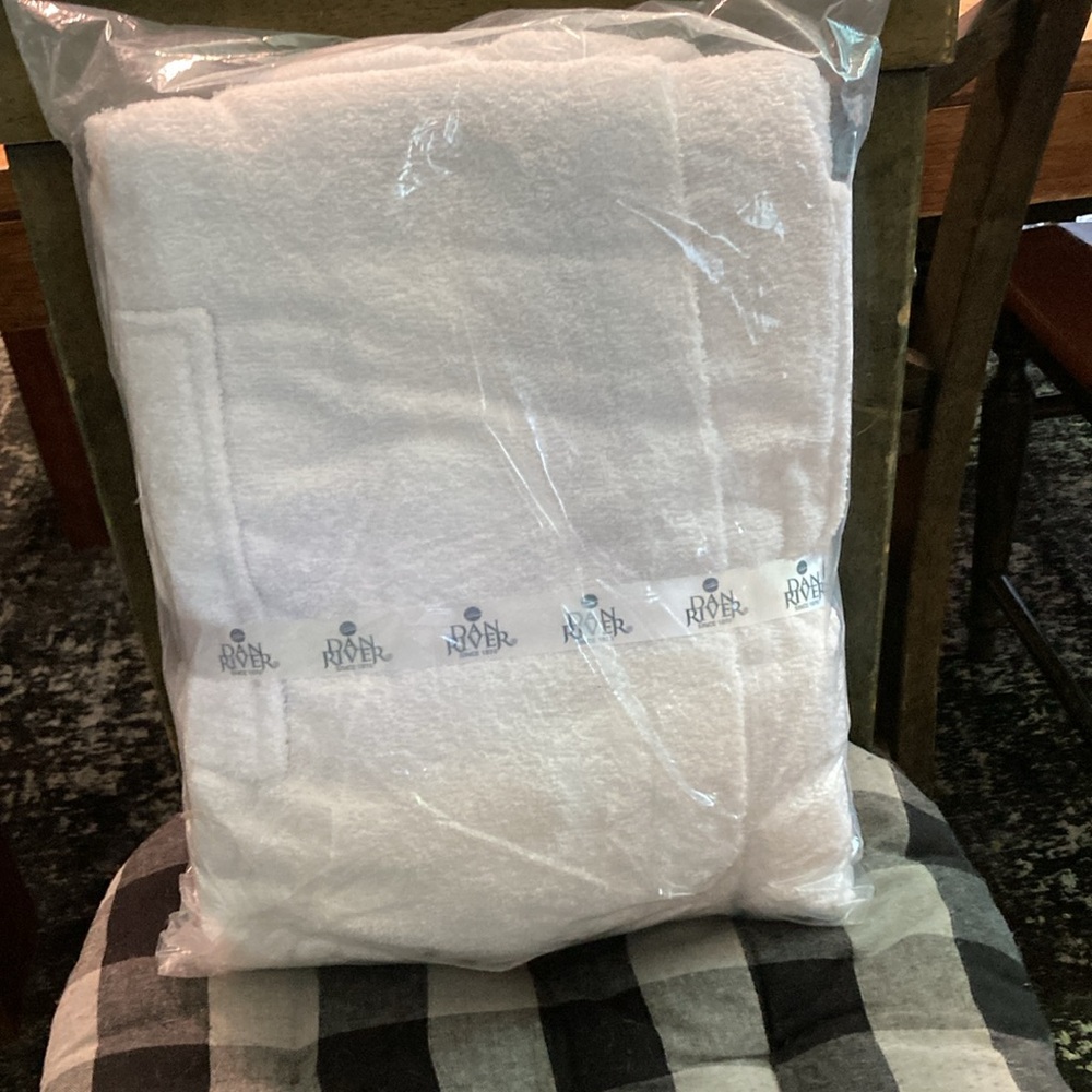 DAN RIVER BATH ROBE - Picture 2 of 2